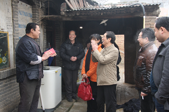 公司春節(jié)前赴對口扶貧村慰問貧困戶